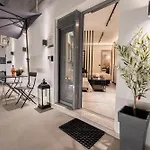 Monte Smith Luxury Apartment *
